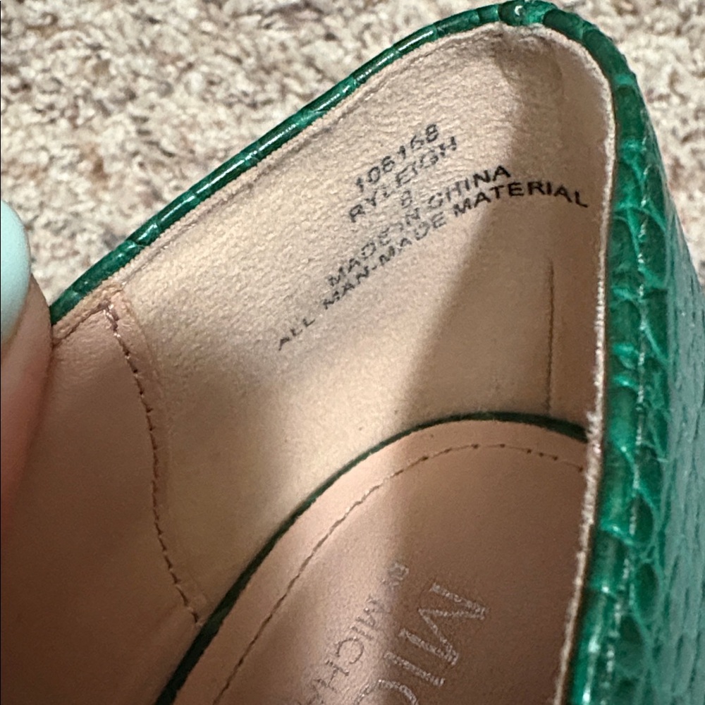 Michael Shannon Emerald Green Croc-Embossed Stiletto Pumps - Picture 5 of 8
